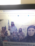 Und hier ist die Journalistin Clarissa Ward im Einsatz - in Kabul vor den posierenden Taliban!