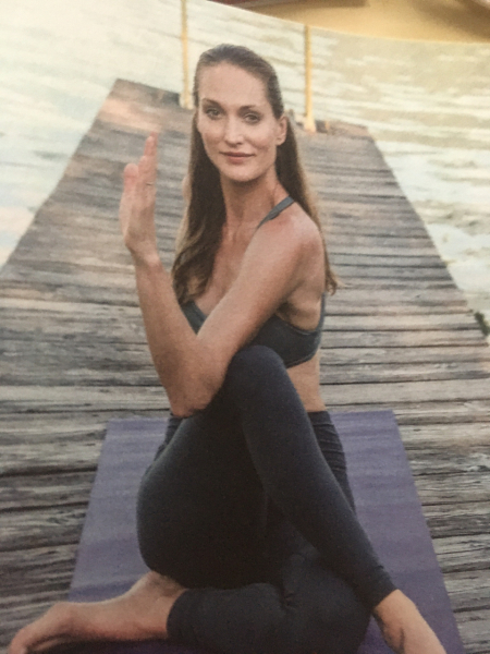 YOGA ist gesund und entspannend - und macht schön!