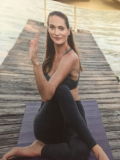 YOGA ist gesund und entspannend - und macht schön!